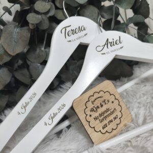 Perchas Premium personalizadas para boda – Novio y Novia
