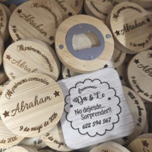 Abridor de bambú personalizado con imán grabado a láser